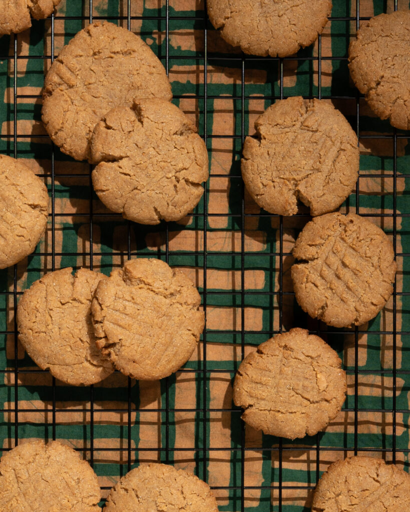 roasted millet and peanut cookies
