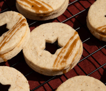 spiced tamarind sandwich cookies