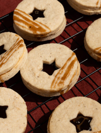 spiced tamarind sandwich cookies